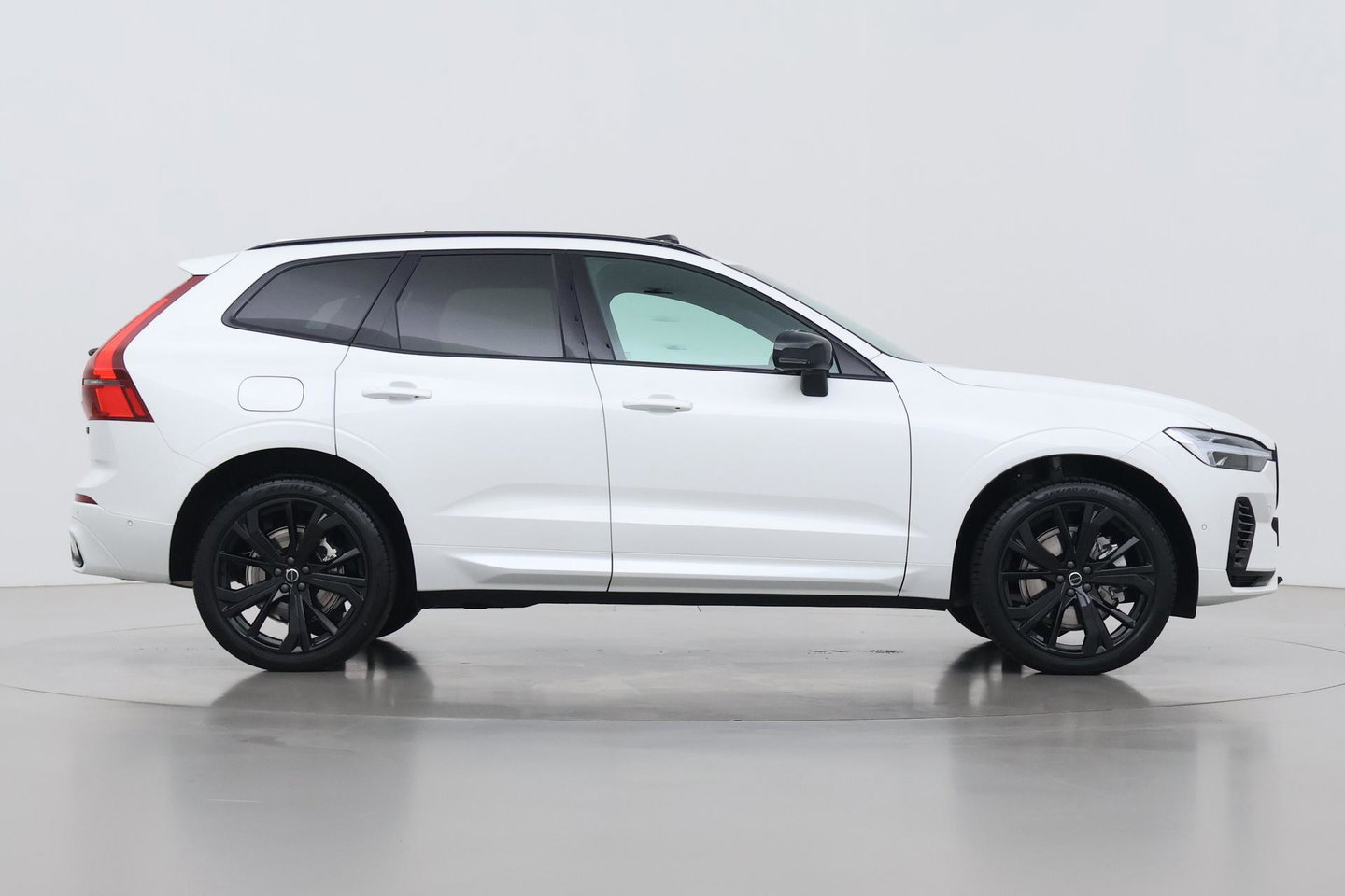 Volvo XC60 T6 Plus Black Edition | Bowers&Wilkins | Panoramadak | 360° Camera | Ventilatie + Massagestoelen | Trekhaak | Pilot Assist