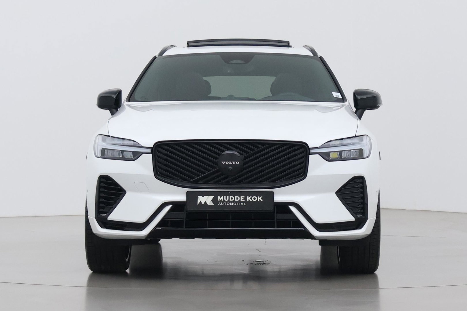 Volvo XC60 T6 Plus Black Edition | Bowers&Wilkins | Panoramadak | 360° Camera | Ventilatie + Massagestoelen | Trekhaak | Pilot Assist