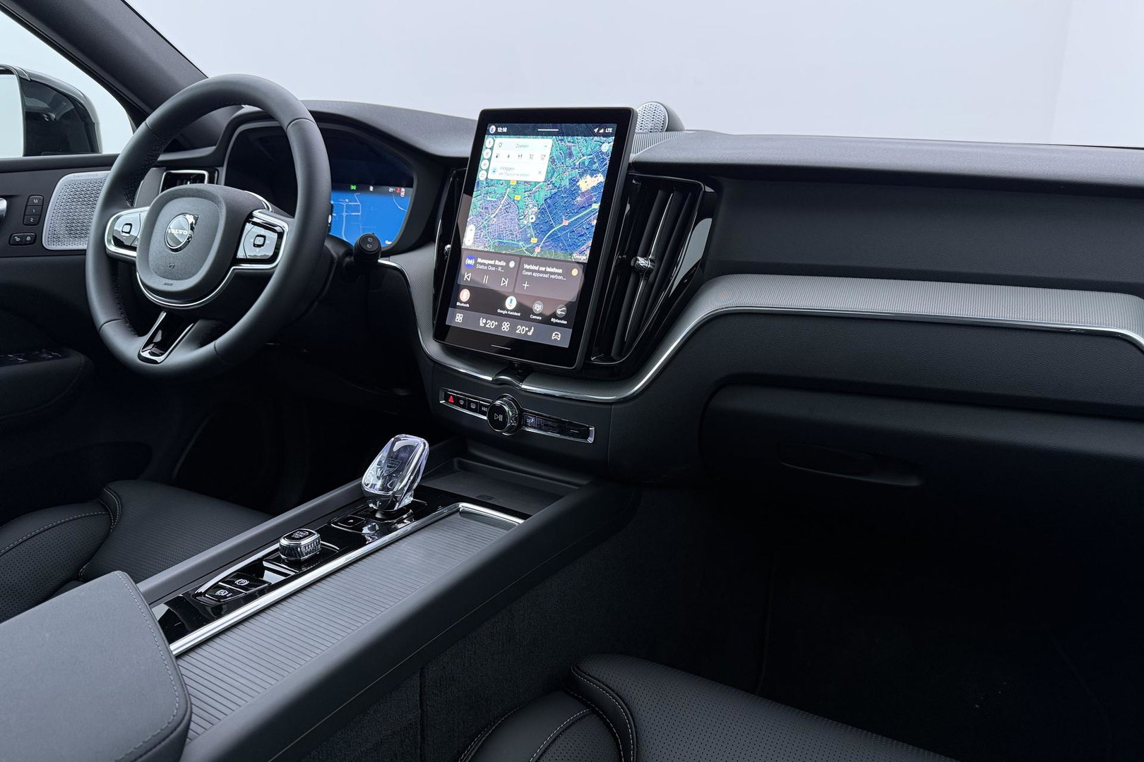 Volvo XC60 T6 Plus Black Edition | Bowers&Wilkins | Panoramadak | 360° Camera | Ventilatie + Massagestoelen | Trekhaak | Pilot Assist