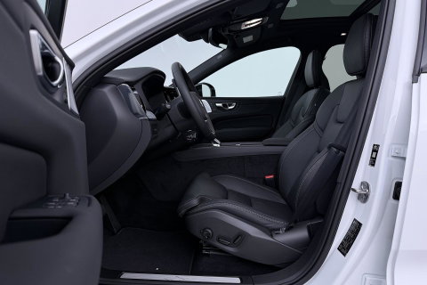 Volvo XC60 T6 Plus Black Edition | Bowers&Wilkins | Panoramadak | 360° Camera | Ventilatie + Massagestoelen | Trekhaak | Pilot Assist