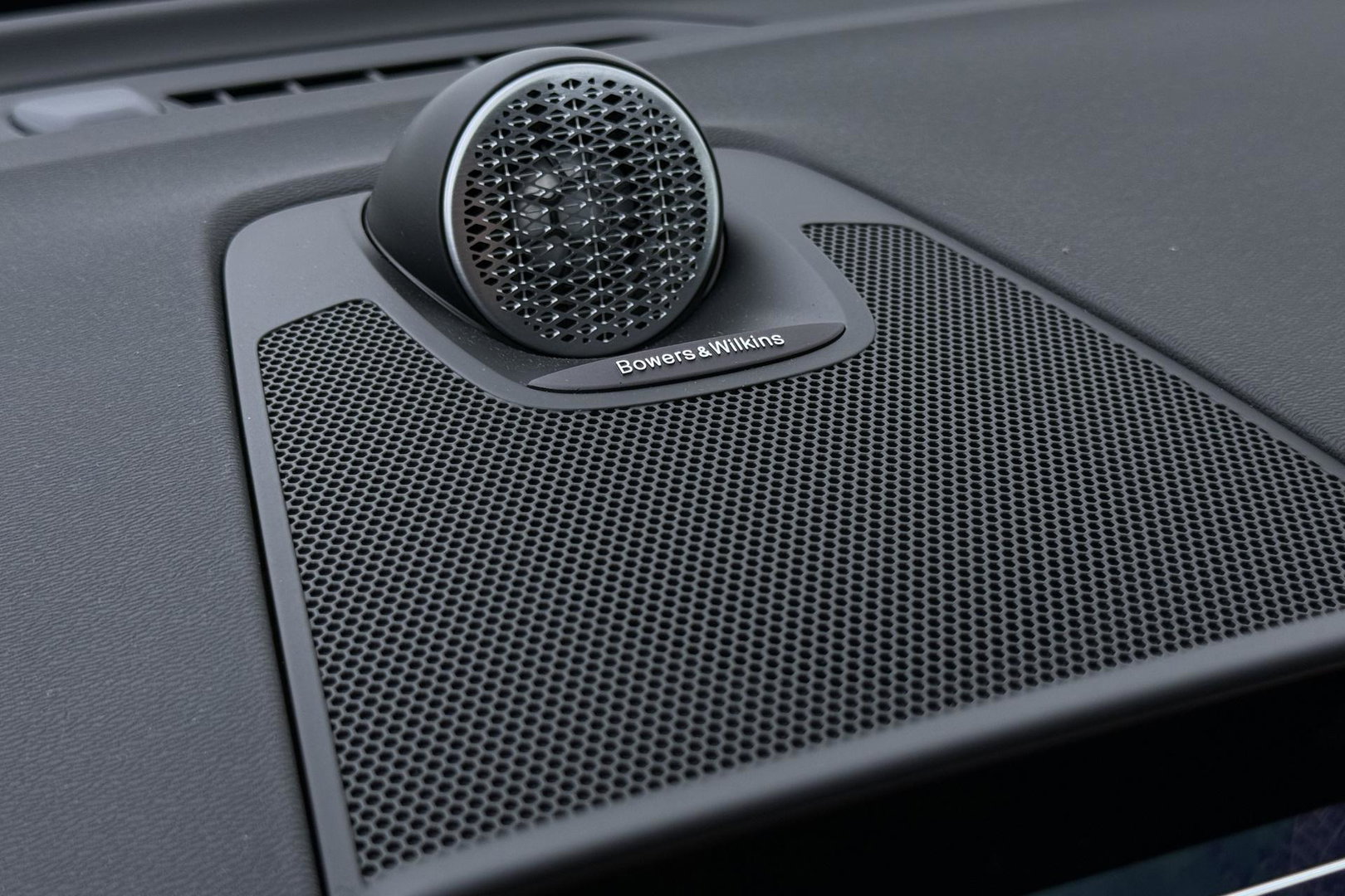 Volvo XC60 T6 Plus Black Edition | Bowers&Wilkins | Panoramadak | 360° Camera | Ventilatie + Massagestoelen | Trekhaak | Pilot Assist
