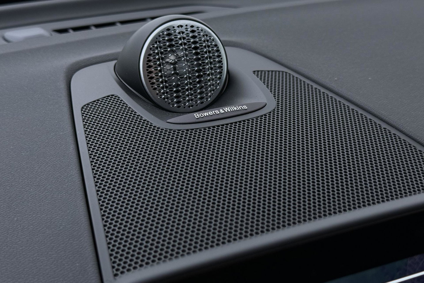 Volvo XC60 T6 Plus Black Edition | Bowers&Wilkins | Panoramadak | 360° Camera | Ventilatie + Massagestoelen | Trekhaak | Pilot Assist