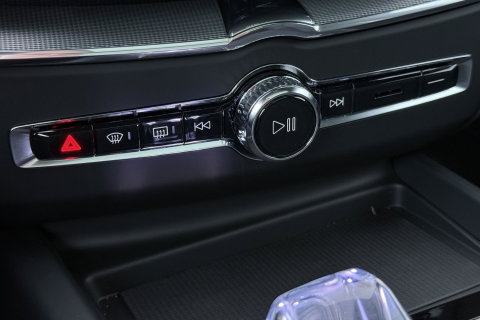 Volvo XC60 T6 Plus Black Edition | Bowers&Wilkins | Panoramadak | 360° Camera | Ventilatie + Massagestoelen | Trekhaak | Pilot Assist