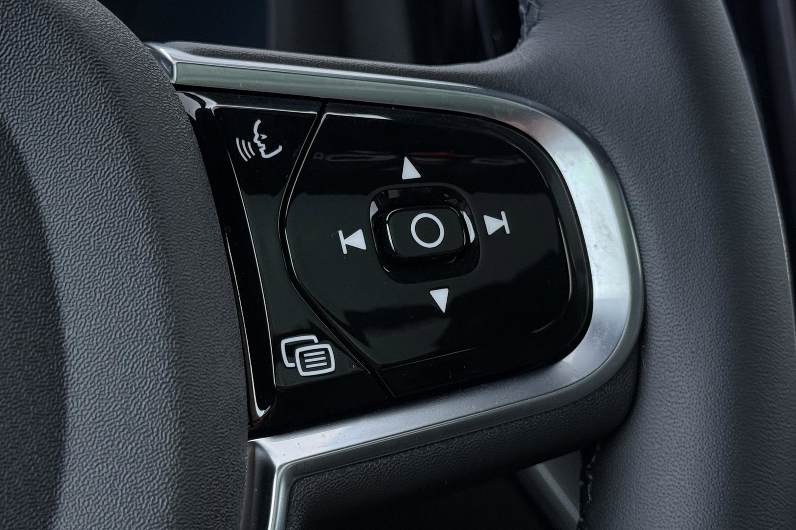 Volvo XC60 T6 Plus Black Edition | Bowers&Wilkins | Panoramadak | 360° Camera | Ventilatie + Massagestoelen | Trekhaak | Pilot Assist