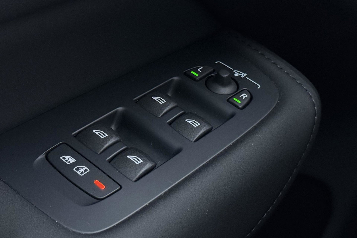 Volvo XC60 T6 Plus Black Edition | Bowers&Wilkins | Panoramadak | 360° Camera | Ventilatie + Massagestoelen | Trekhaak | Pilot Assist