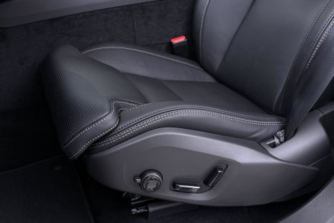 Volvo XC60 T6 Plus Black Edition | Bowers&Wilkins | Panoramadak | 360° Camera | Ventilatie + Massagestoelen | Trekhaak | Pilot Assist