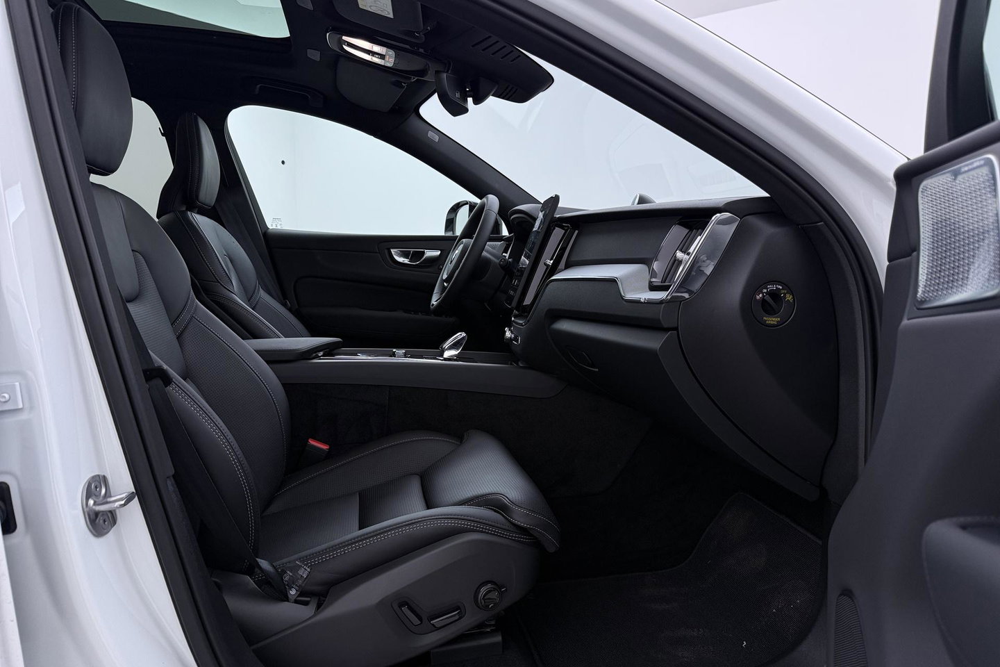 Volvo XC60 T6 Plus Black Edition | Bowers&Wilkins | Panoramadak | 360° Camera | Ventilatie + Massagestoelen | Trekhaak | Pilot Assist