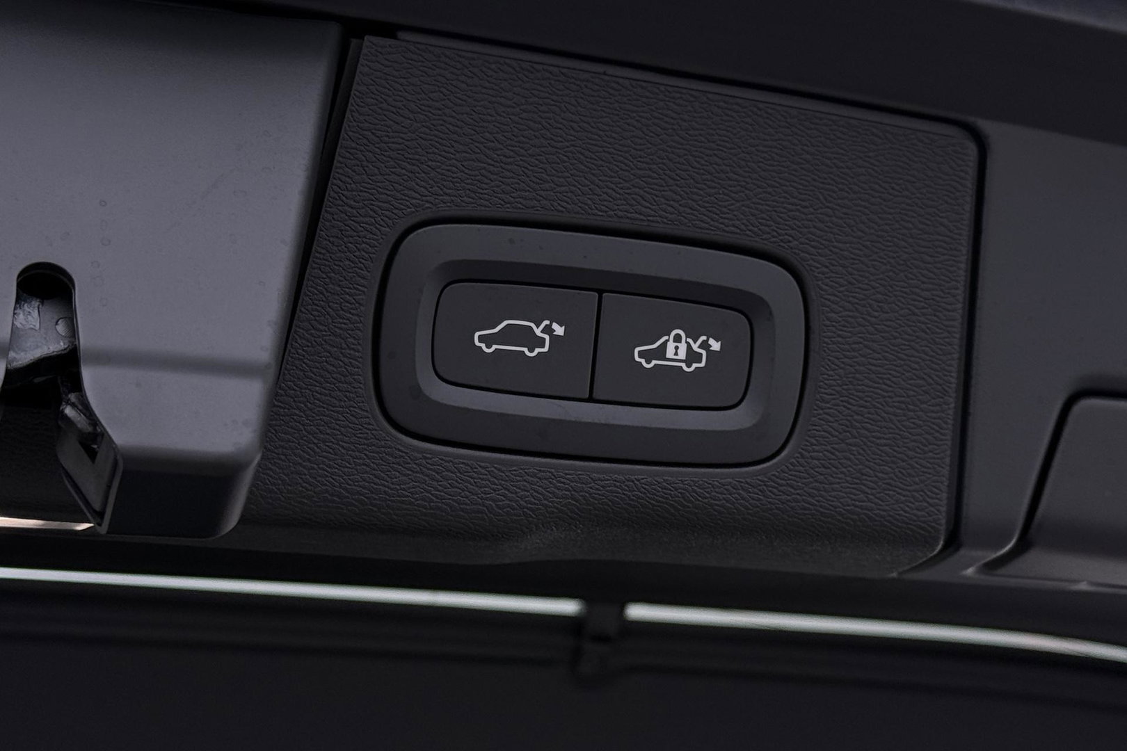Volvo XC60 T6 Plus Black Edition | Bowers&Wilkins | Panoramadak | 360° Camera | Ventilatie + Massagestoelen | Trekhaak | Pilot Assist