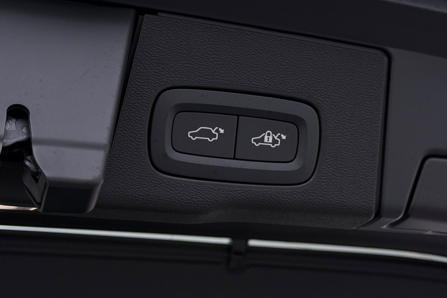 Volvo XC60 T6 Plus Black Edition | Bowers&Wilkins | Panoramadak | 360° Camera | Ventilatie + Massagestoelen | Trekhaak | Pilot Assist