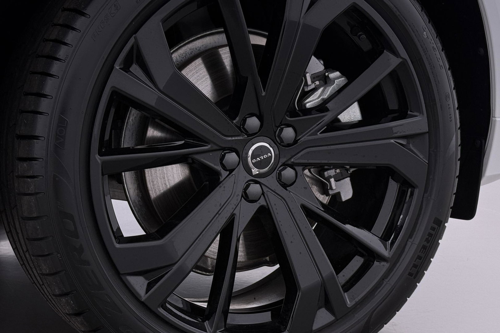 Volvo XC60 T6 Plus Black Edition | Bowers&Wilkins | Panoramadak | 360° Camera | Ventilatie + Massagestoelen | Trekhaak | Pilot Assist