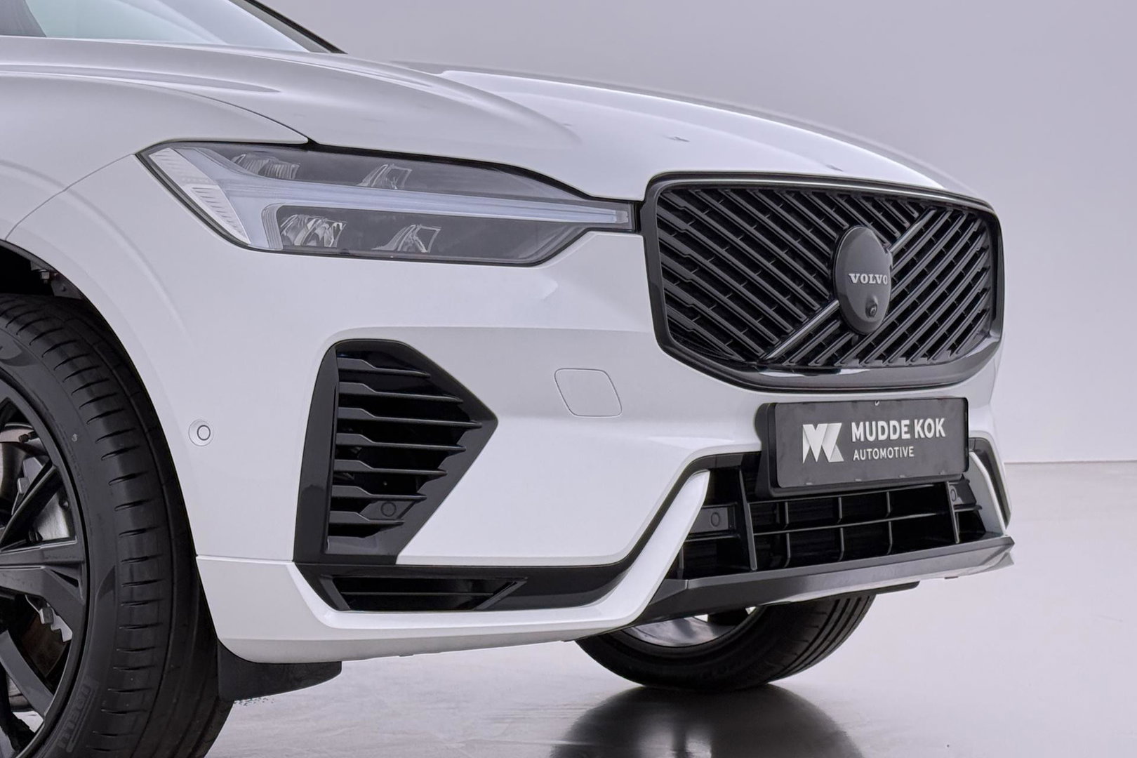 Volvo XC60 T6 Plus Black Edition | Bowers&Wilkins | Panoramadak | 360° Camera | Ventilatie + Massagestoelen | Trekhaak | Pilot Assist