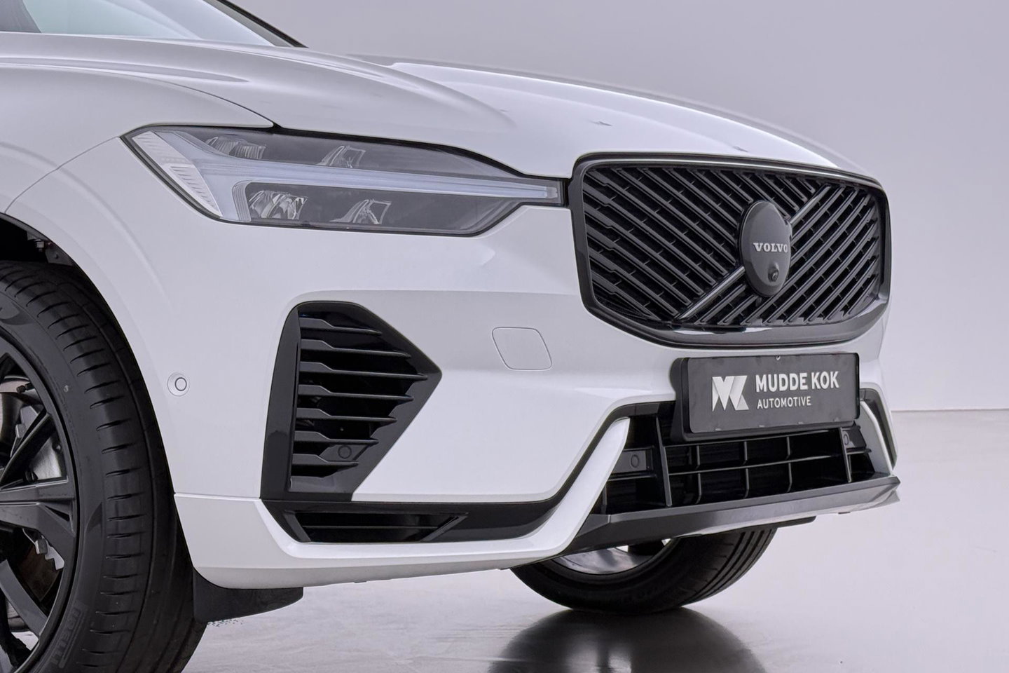 Volvo XC60 T6 Plus Black Edition | Bowers&Wilkins | Panoramadak | 360° Camera | Ventilatie + Massagestoelen | Trekhaak | Pilot Assist