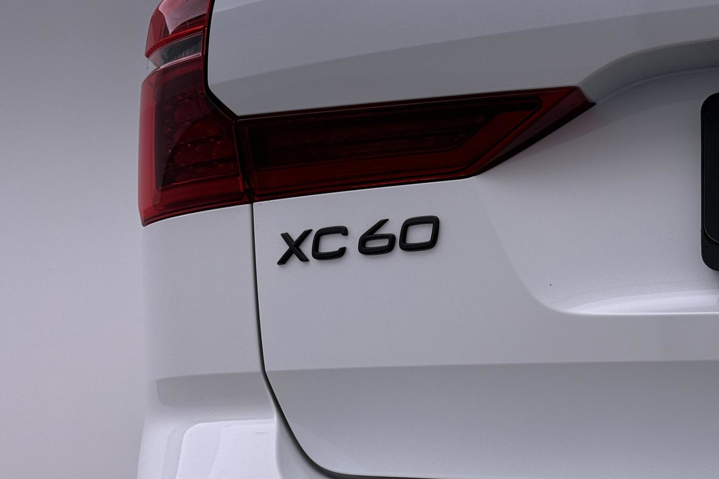 Volvo XC60 T6 Plus Black Edition | Bowers&Wilkins | Panoramadak | 360° Camera | Ventilatie + Massagestoelen | Trekhaak | Pilot Assist