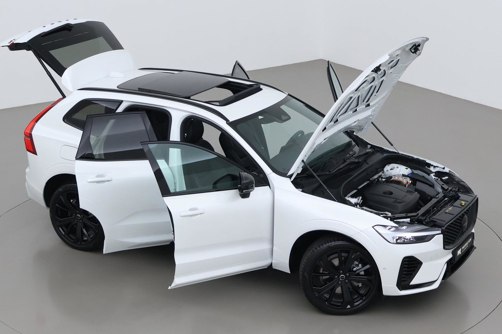 Volvo XC60 T6 Plus Black Edition | Bowers&Wilkins | Panoramadak | 360° Camera | Ventilatie + Massagestoelen | Trekhaak | Pilot Assist