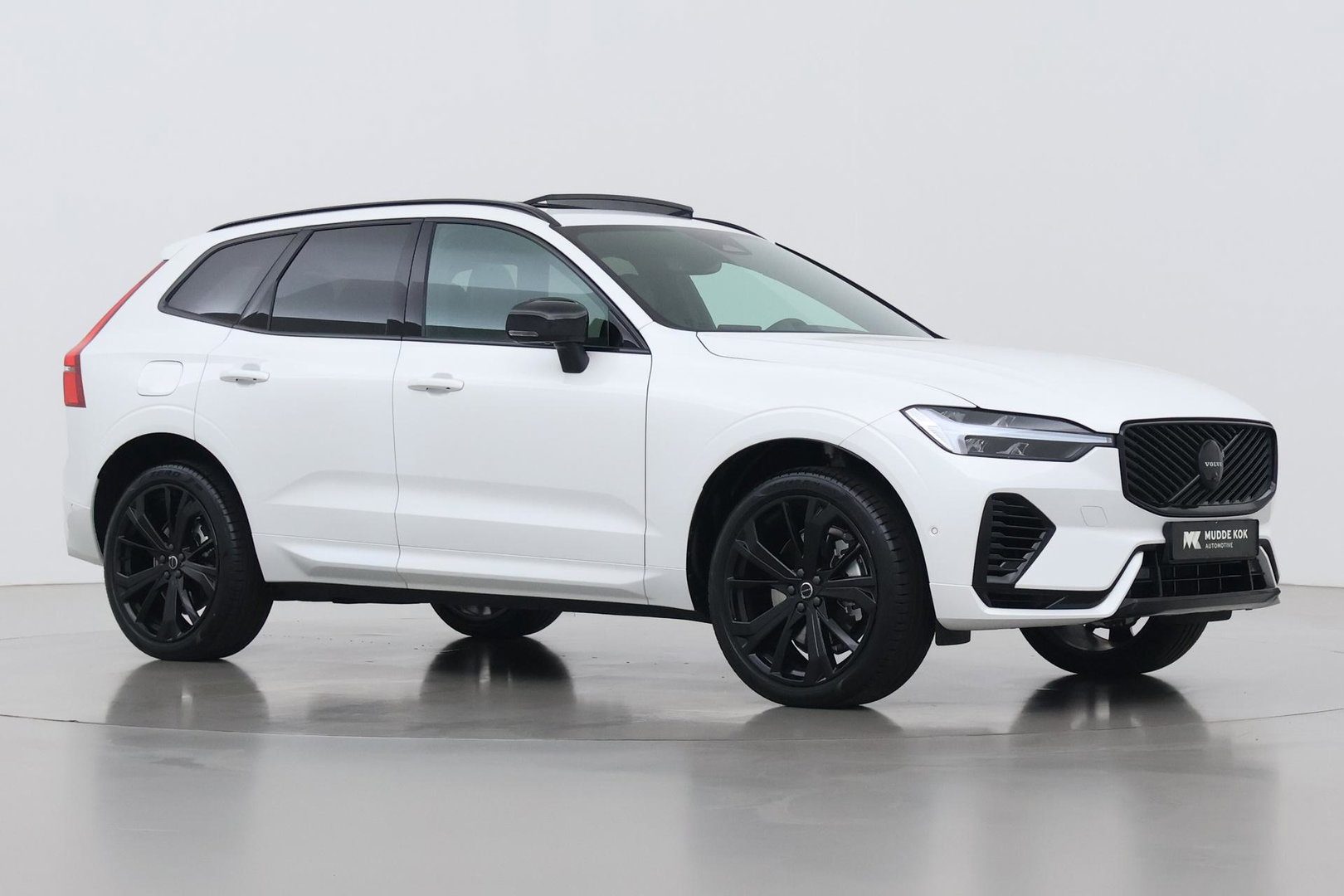 Volvo XC60 T6 Plus Black Edition | Bowers&Wilkins | Panoramadak | 360° Camera | Ventilatie + Massagestoelen | Trekhaak | Pilot Assist