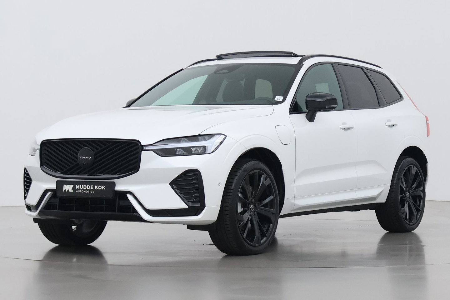 Volvo XC60 T6 Plus Black Edition | Bowers&Wilkins | Panoramadak | 360° Camera | Ventilatie + Massagestoelen | Trekhaak | Pilot Assist