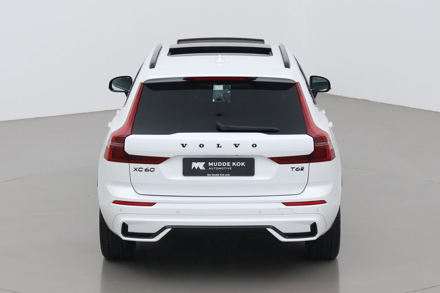Volvo XC60 T6 Plus Black Edition | Bowers&Wilkins | Panoramadak | 360° Camera | Ventilatie + Massagestoelen | Trekhaak | Pilot Assist