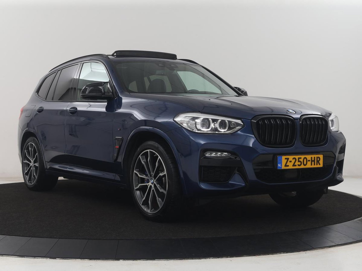 BMW X3 xDrive30e High Executive | Panoramadak | Leder | Adaptive cruise | Head-up | Stoelverwarming | Trekhaak | Sfeerverlichting | Camera | Park assist | Elektrische achterklep
