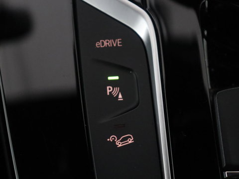 BMW X3 xDrive30e High Executive | Panoramadak | Leder | Adaptive cruise | Head-up | Stoelverwarming | Trekhaak | Sfeerverlichting | Camera | Park assist | Elektrische achterklep