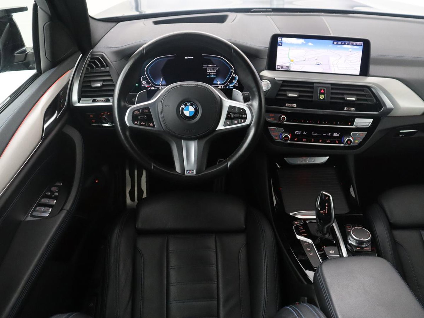 BMW X3 xDrive30e High Executive | Panoramadak | Leder | Adaptive cruise | Head-up | Stoelverwarming | Trekhaak | Sfeerverlichting | Camera | Park assist | Elektrische achterklep