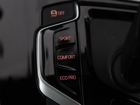 BMW X3 xDrive30e High Executive | Panoramadak | Leder | Adaptive cruise | Head-up | Stoelverwarming | Trekhaak | Sfeerverlichting | Camera | Park assist | Elektrische achterklep