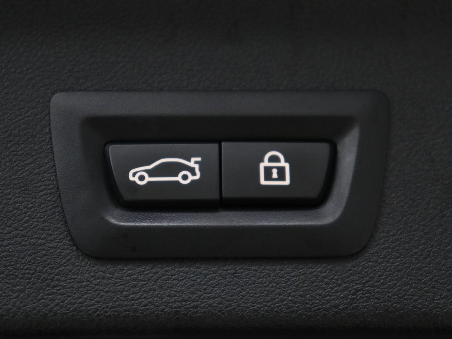 BMW X3 xDrive30e High Executive | Panoramadak | Leder | Adaptive cruise | Head-up | Stoelverwarming | Trekhaak | Sfeerverlichting | Camera | Park assist | Elektrische achterklep