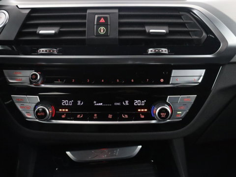 BMW X3 xDrive30e High Executive | Panoramadak | Leder | Adaptive cruise | Head-up | Stoelverwarming | Trekhaak | Sfeerverlichting | Camera | Park assist | Elektrische achterklep