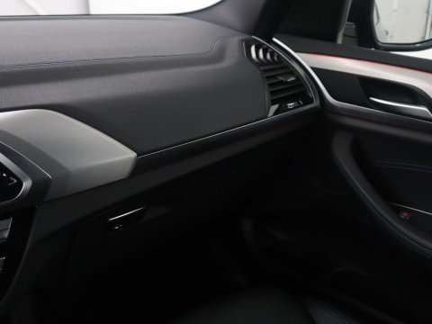 BMW X3 xDrive30e High Executive | Panoramadak | Leder | Adaptive cruise | Head-up | Stoelverwarming | Trekhaak | Sfeerverlichting | Camera | Park assist | Elektrische achterklep