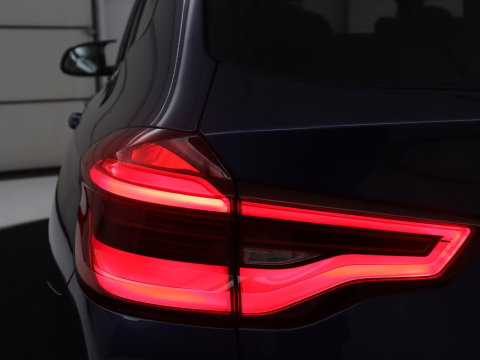 BMW X3 xDrive30e High Executive | Panoramadak | Leder | Adaptive cruise | Head-up | Stoelverwarming | Trekhaak | Sfeerverlichting | Camera | Park assist | Elektrische achterklep