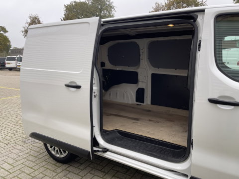 Opel Vivaro 2.0 CDTI 122pk L2H1 Edition nieuwe type / vaste prijs rijklaar € 12.950 ex btw / lease vanaf € 256 / airco / cruie / navi / camera / pdc / trekhaak 2500 kg !