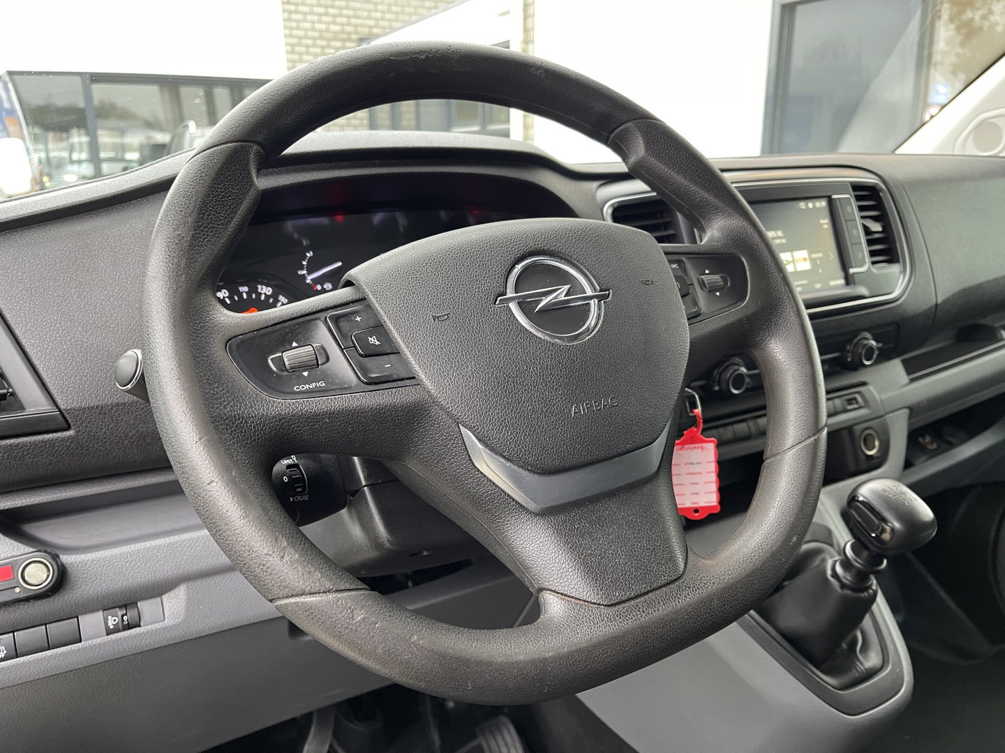 Opel Vivaro 2.0 CDTI 122pk L2H1 Edition nieuwe type / vaste prijs rijklaar € 12.950 ex btw / lease vanaf € 256 / airco / cruie / navi / camera / pdc / trekhaak 2500 kg !