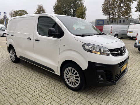 Opel Vivaro 2.0 CDTI 122pk L2H1 Edition nieuwe type / vaste prijs rijklaar € 12.950 ex btw / lease vanaf € 256 / airco / cruie / navi / camera / pdc / trekhaak 2500 kg !