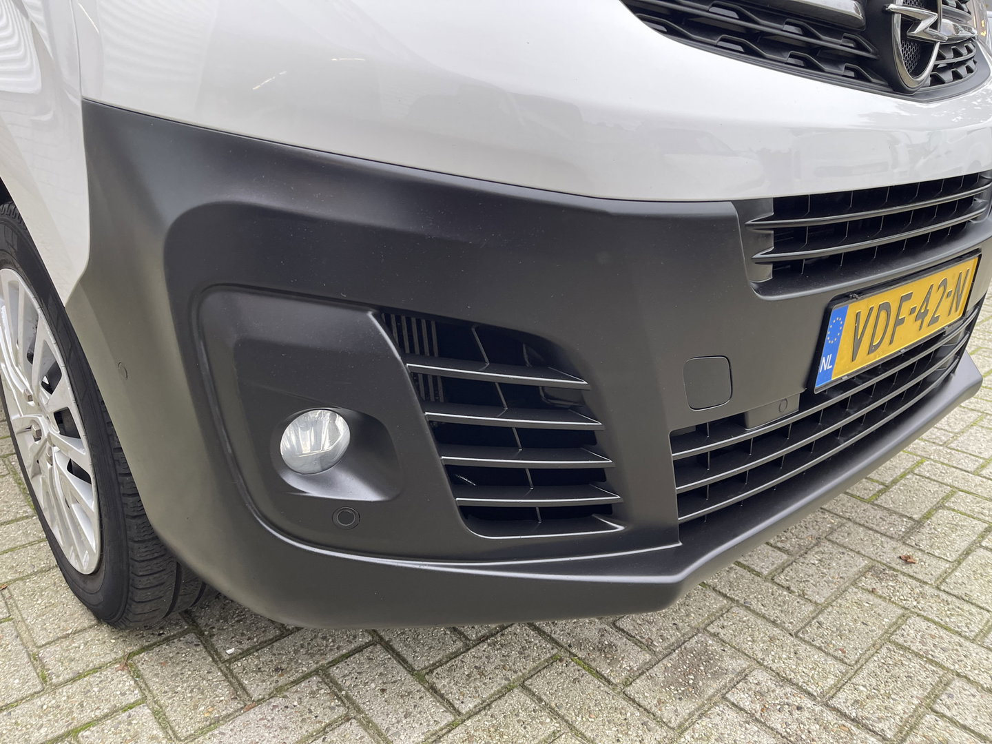 Opel Vivaro 2.0 CDTI 122pk L2H1 Edition nieuwe type / vaste prijs rijklaar € 12.950 ex btw / lease vanaf € 256 / airco / cruie / navi / camera / pdc / trekhaak 2500 kg !