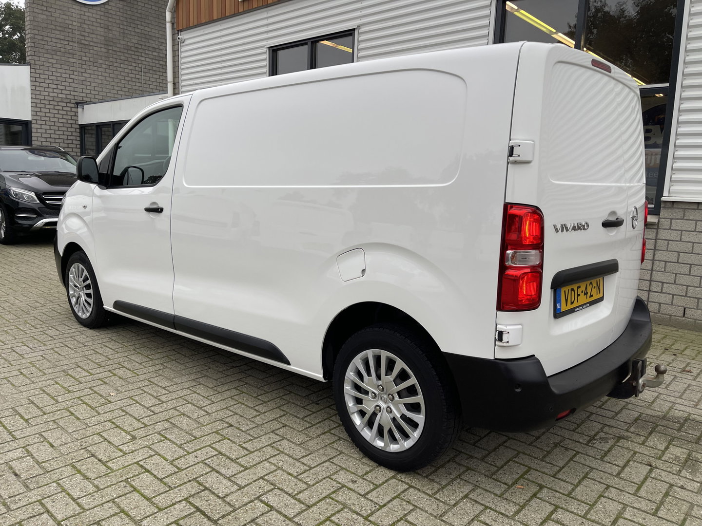 Opel Vivaro 2.0 CDTI 122pk L2H1 Edition nieuwe type / vaste prijs rijklaar € 12.950 ex btw / lease vanaf € 256 / airco / cruie / navi / camera / pdc / trekhaak 2500 kg !