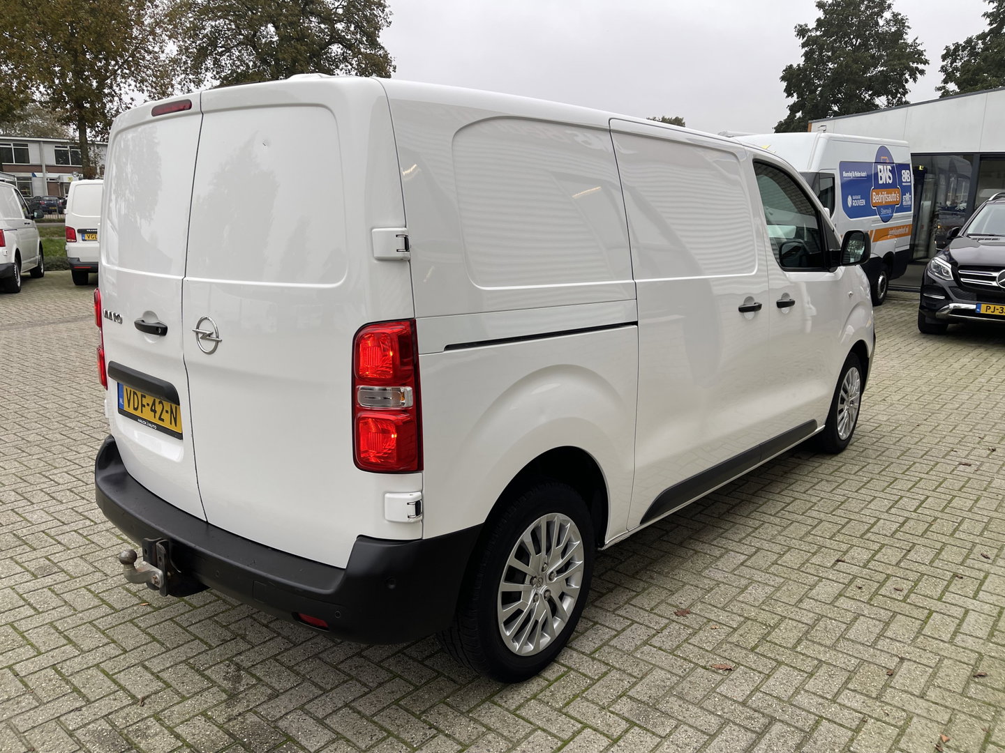 Opel Vivaro 2.0 CDTI 122pk L2H1 Edition nieuwe type / vaste prijs rijklaar € 12.950 ex btw / lease vanaf € 256 / airco / cruie / navi / camera / pdc / trekhaak 2500 kg !