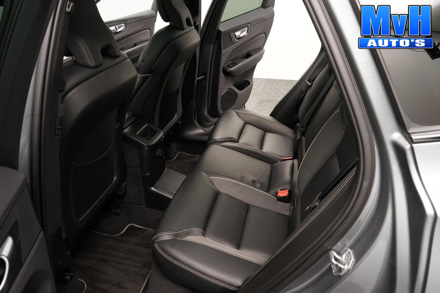 Volvo XC60 2.0 PHEV T6 AWD R-Design|PANO|H/K|TREKH|SOH93%