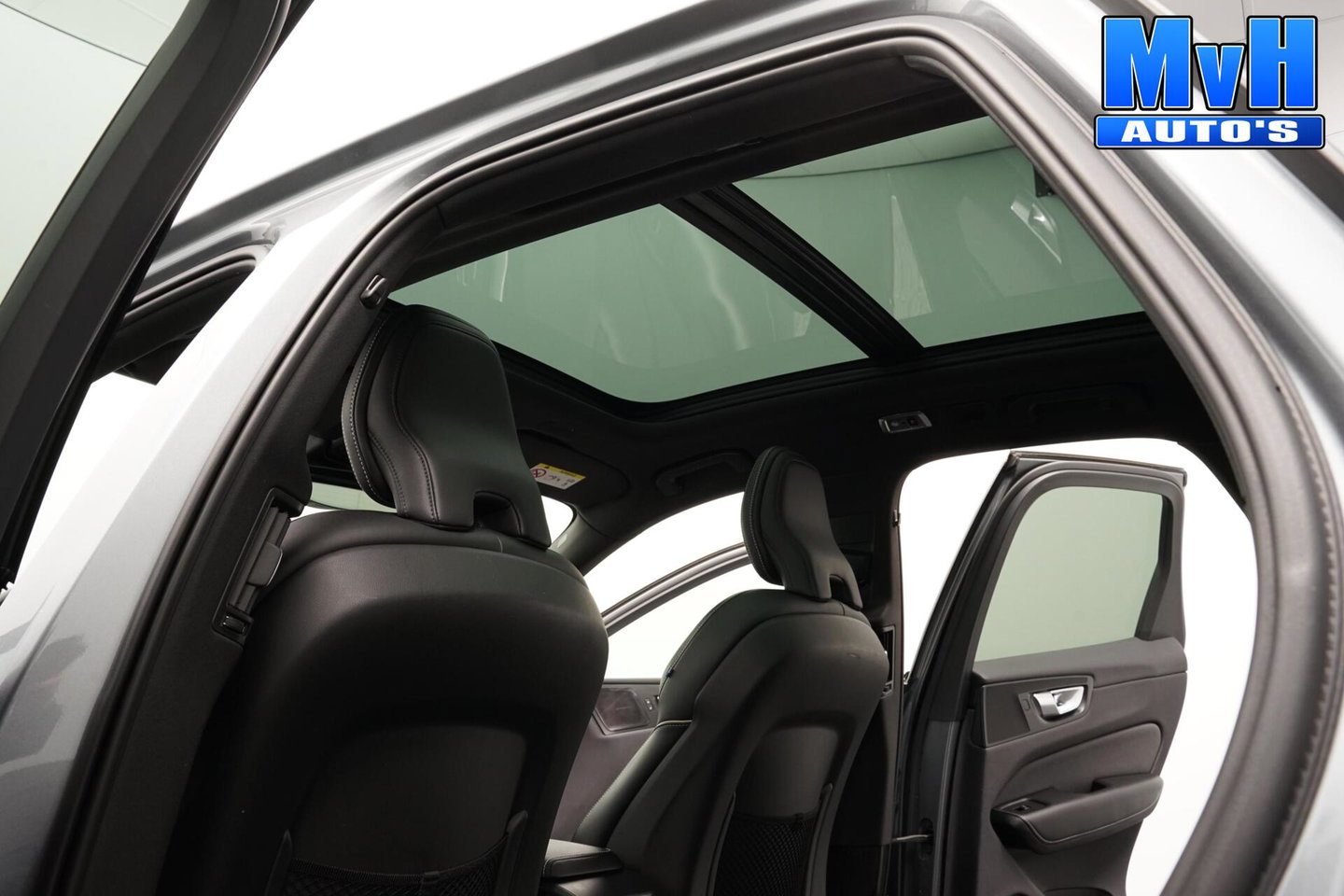 Volvo XC60 2.0 PHEV T6 AWD R-Design|PANO|H/K|TREKH|SOH93%