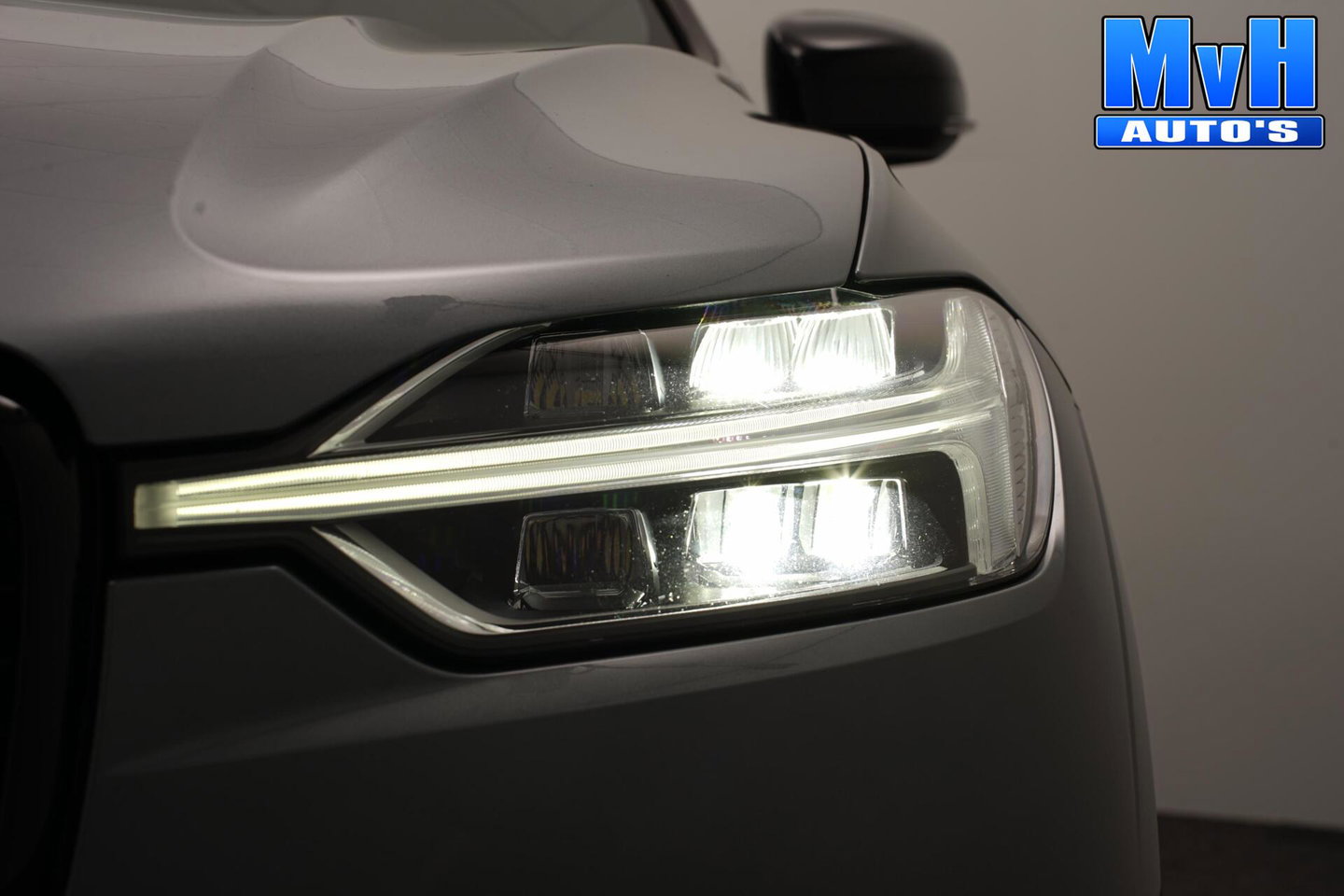 Volvo XC60 2.0 PHEV T6 AWD R-Design|PANO|H/K|TREKH|SOH93%