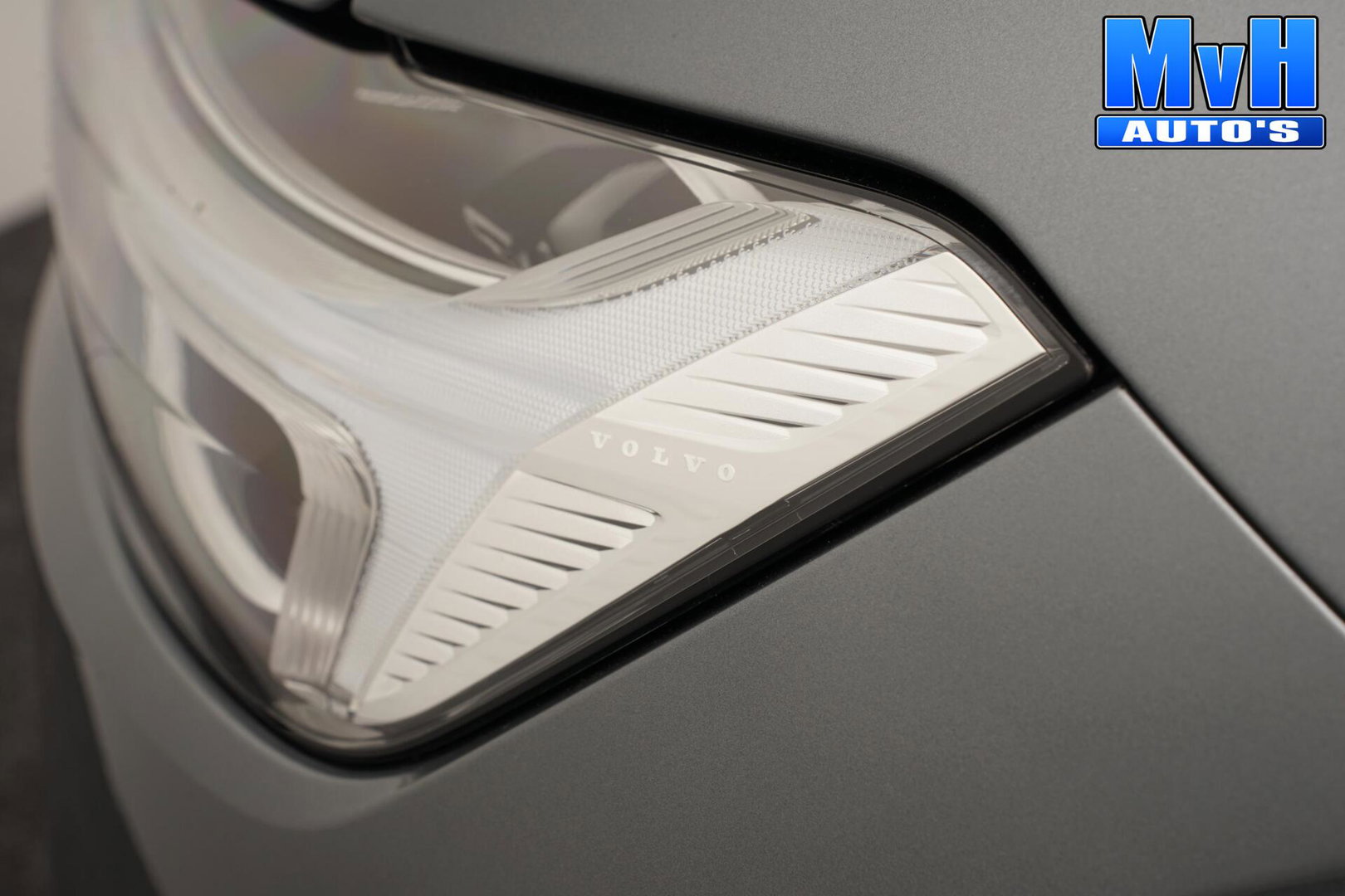 Volvo XC60 2.0 PHEV T6 AWD R-Design|PANO|H/K|TREKH|SOH93%