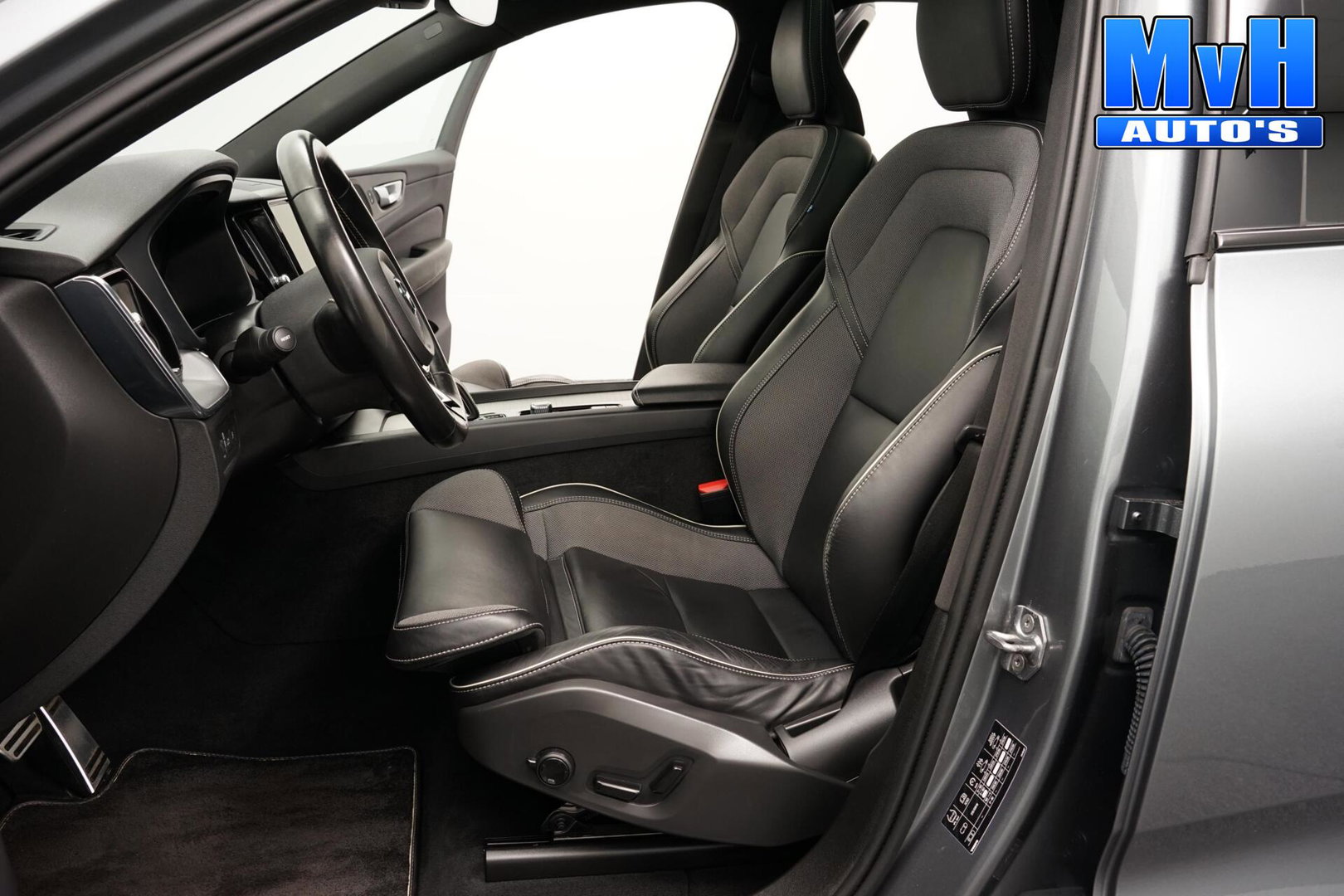 Volvo XC60 2.0 PHEV T6 AWD R-Design|PANO|H/K|TREKH|SOH93%