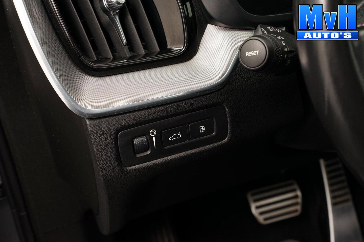 Volvo XC60 2.0 PHEV T6 AWD R-Design|PANO|H/K|TREKH|SOH93%