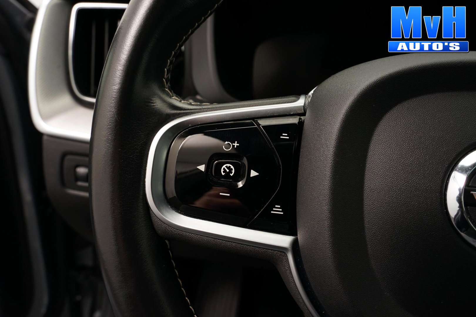 Volvo XC60 2.0 PHEV T6 AWD R-Design|PANO|H/K|TREKH|SOH93%