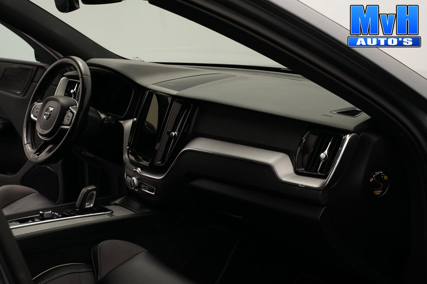 Volvo XC60 2.0 PHEV T6 AWD R-Design|PANO|H/K|TREKH|SOH93%