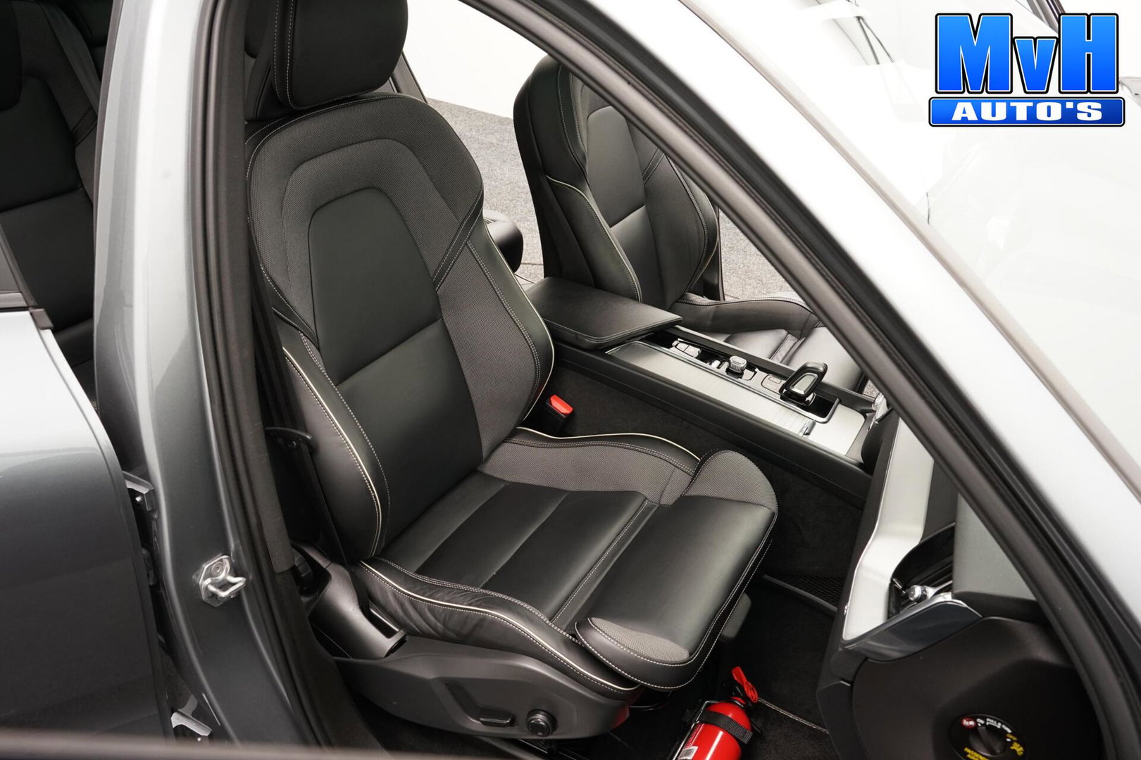 Volvo XC60 2.0 PHEV T6 AWD R-Design|PANO|H/K|TREKH|SOH93%