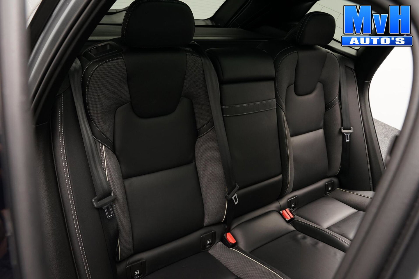 Volvo XC60 2.0 PHEV T6 AWD R-Design|PANO|H/K|TREKH|SOH93%