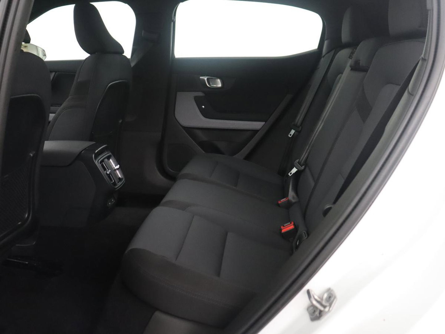 Polestar 2 Standard Range Single Motor 63kWh | SOH 91.5% | Panoramadak | Trekhaak | 360 camera | Harman/Kardon | Stuur/stoel verwarming | Carplay | Memory |