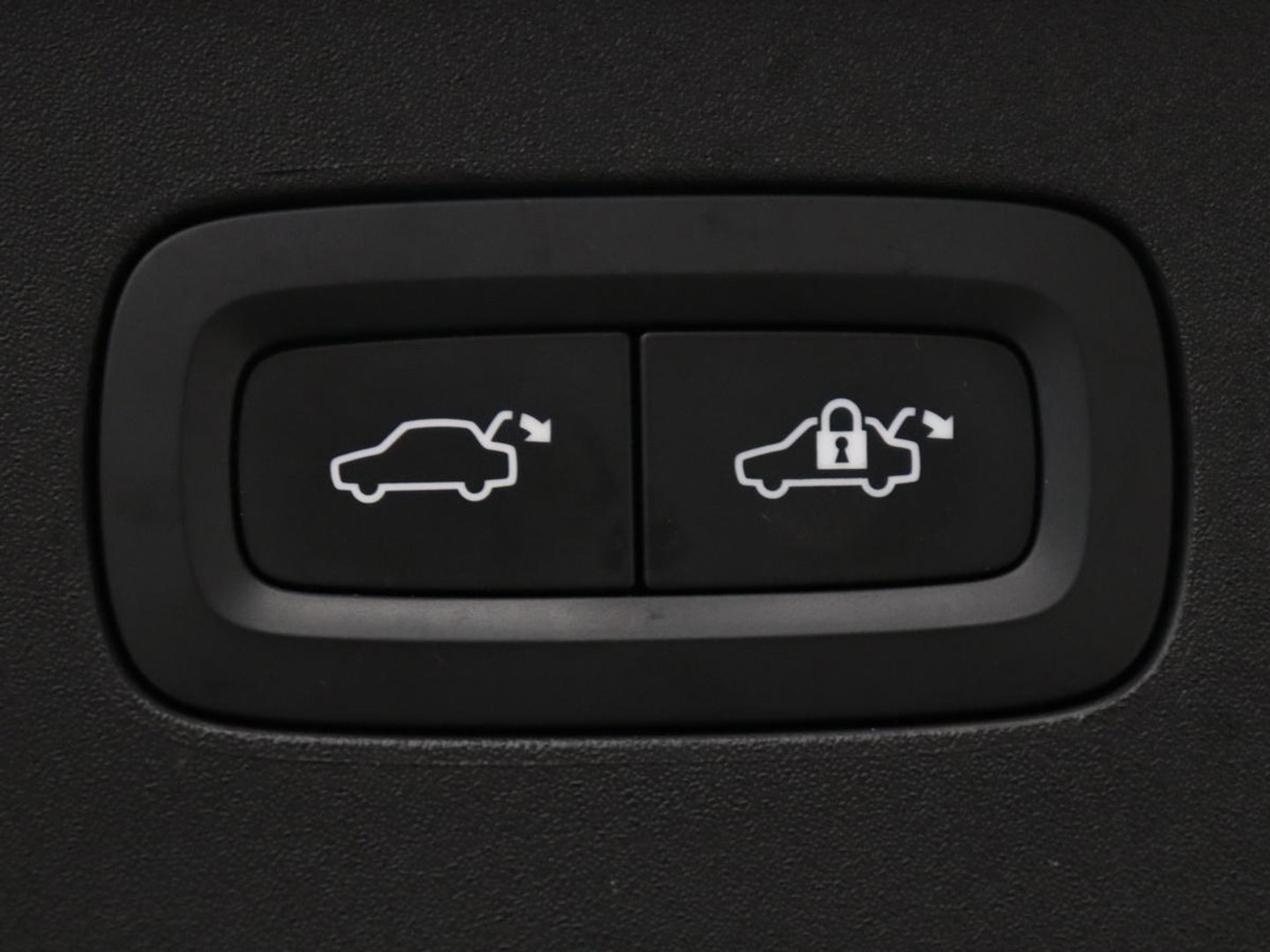 Polestar 2 Standard Range Single Motor 63kWh | SOH 91.5% | Panoramadak | Trekhaak | 360 camera | Harman/Kardon | Stuur/stoel verwarming | Carplay | Memory |