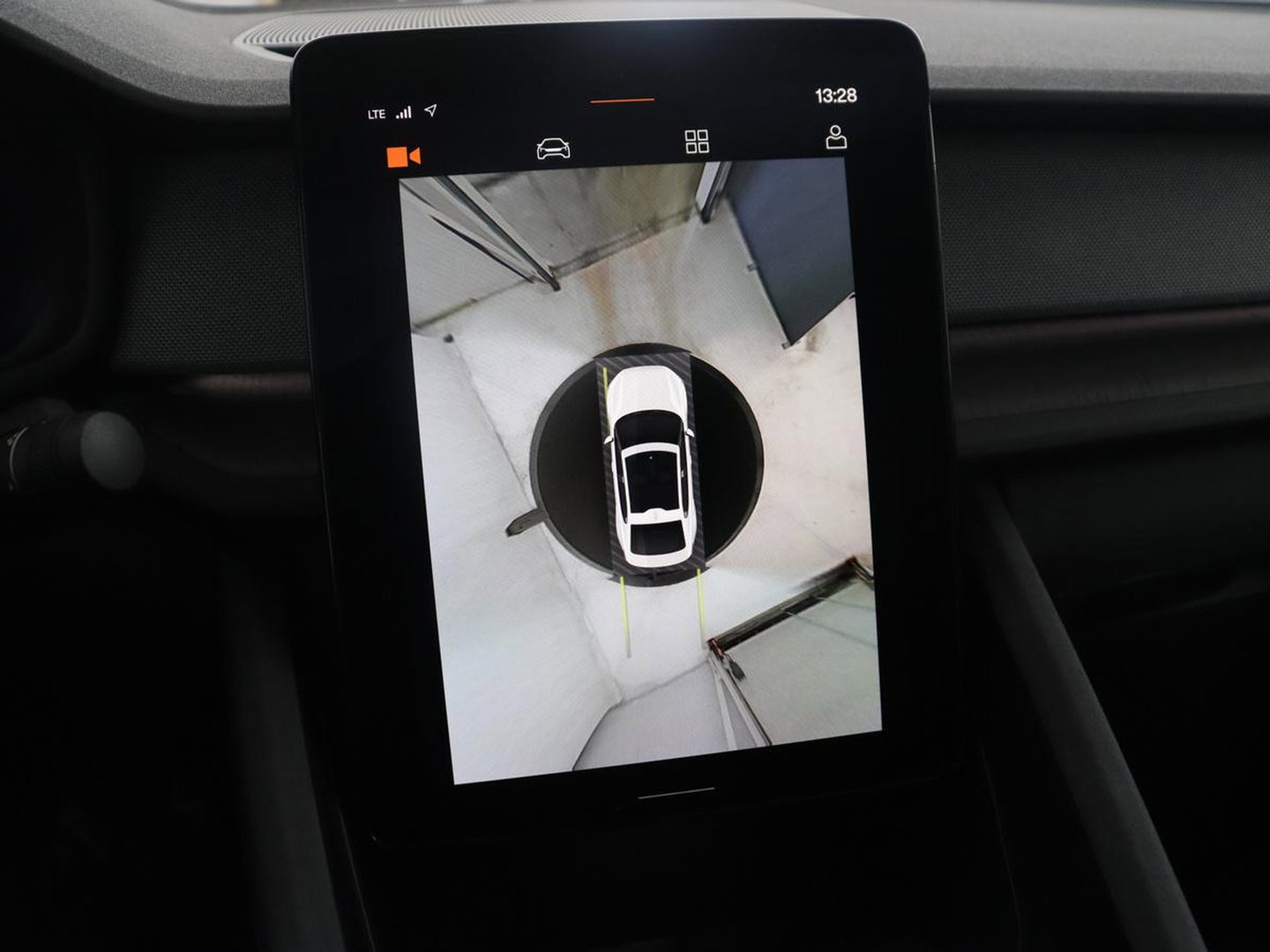 Polestar 2 Standard Range Single Motor 63kWh | SOH 91.5% | Panoramadak | Trekhaak | 360 camera | Harman/Kardon | Stuur/stoel verwarming | Carplay | Memory |