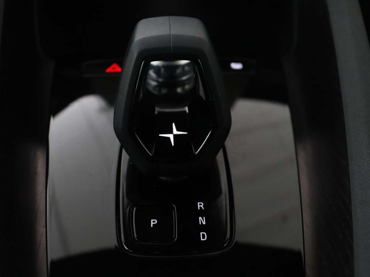 Polestar 2 Standard Range Single Motor 63kWh | SOH 91.5% | Panoramadak | Trekhaak | 360 camera | Harman/Kardon | Stuur/stoel verwarming | Carplay | Memory |