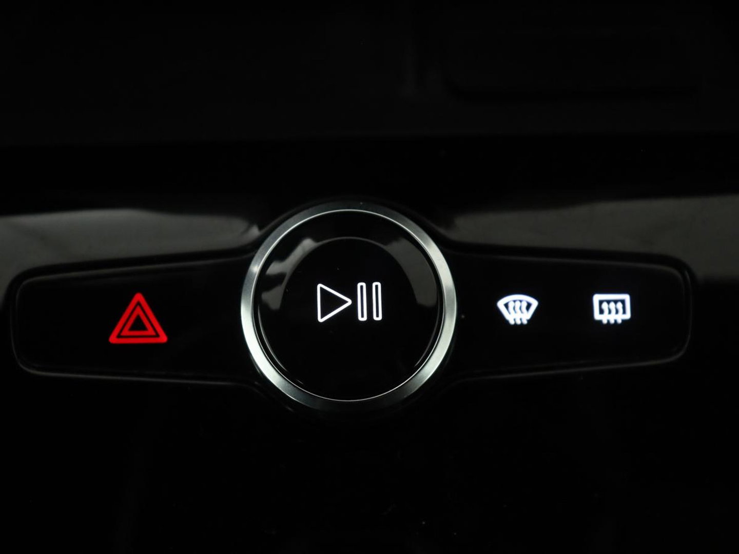 Polestar 2 Standard Range Single Motor 63kWh | SOH 91.5% | Panoramadak | Trekhaak | 360 camera | Harman/Kardon | Stuur/stoel verwarming | Carplay | Memory |